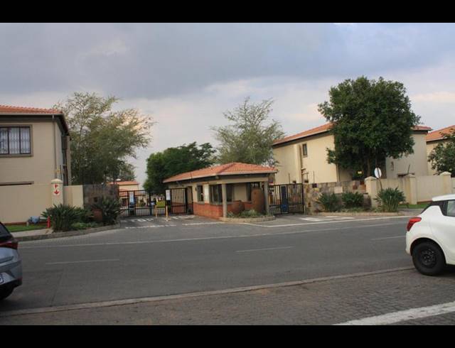 2 BEDROOM APARTMENT FOR SALE IN NOORDWYK